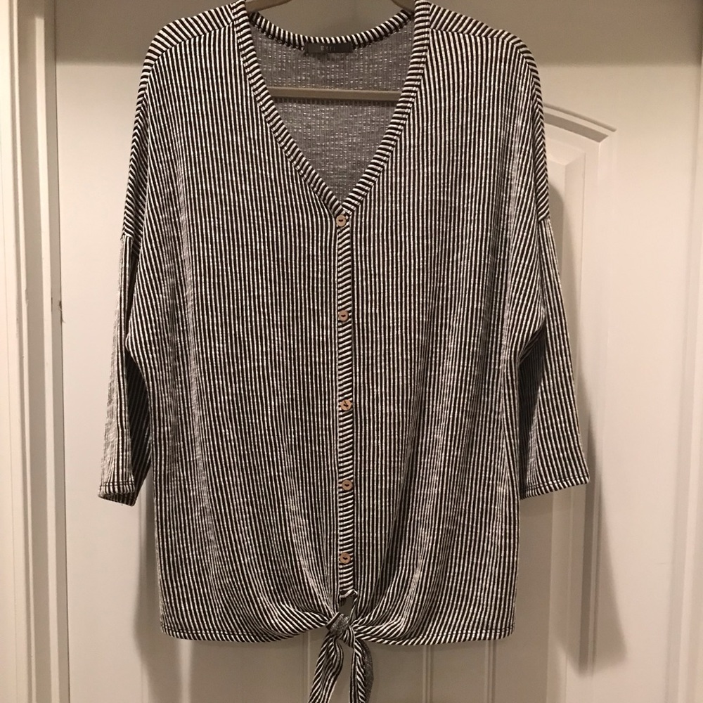 Gyft black & white striped top